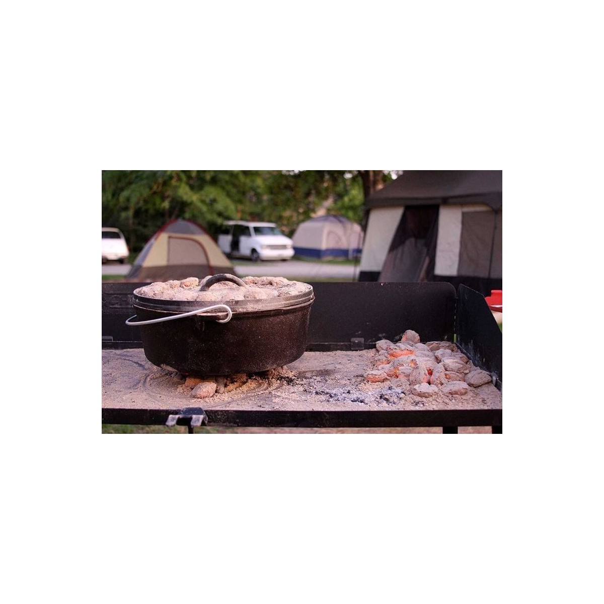 Ceaun din fonta cu capac Camp Chef, 5.6 L